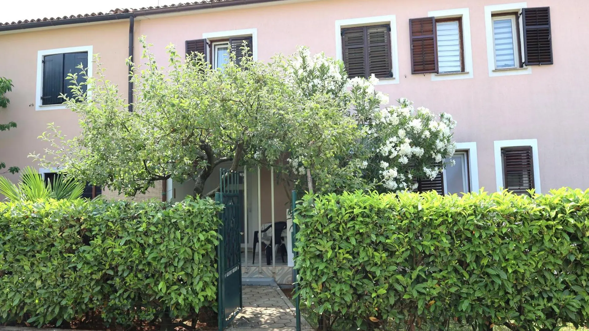 Ana House With Apartments Umago